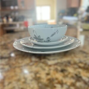 Crate & Barrel Kemi Collection- New- Includes 4- Dinner, Salad, Cereal, Tea Cup